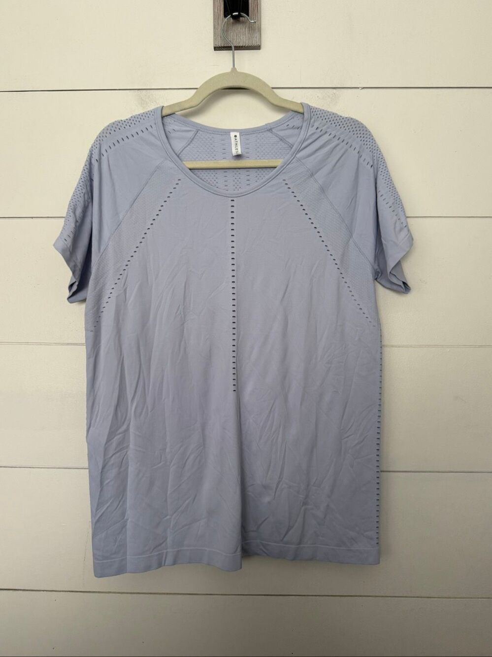 Athleta Womenโs XL Lilac Cutout Short Sleeve Top